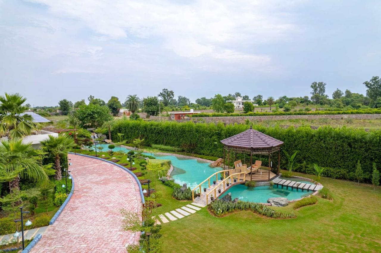 Stayvista At Serenity Farms With Pool, Lawn, Bonfire & Bbq Sohna Exterior photo